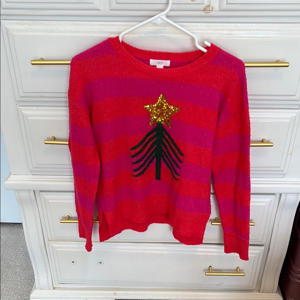 1901 Red and Pink Knit with Christmas Tree